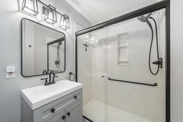 726 Lakeview Drive, Portage, MI 49002