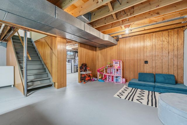 726 Lakeview Drive, Portage, MI 49002