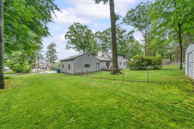 726 Lakeview Drive, Portage, MI 49002