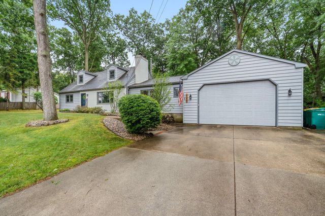 726 Lakeview Drive, Portage, MI 49002