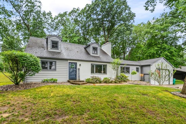726 Lakeview Drive, Portage, MI 49002