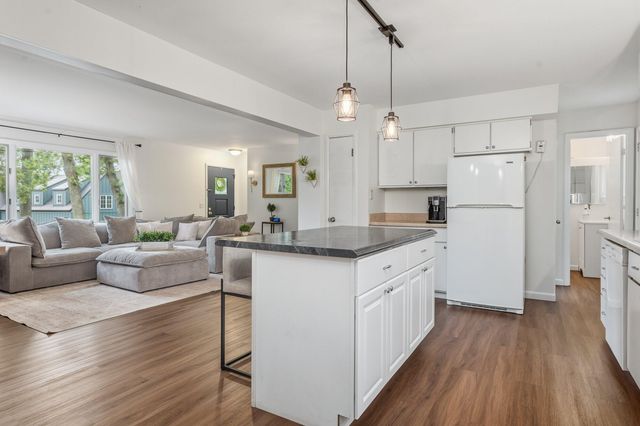 726 Lakeview Drive, Portage, MI 49002