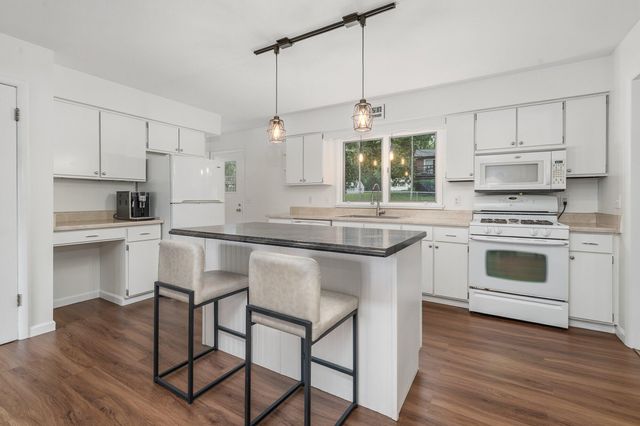 726 Lakeview Drive, Portage, MI 49002