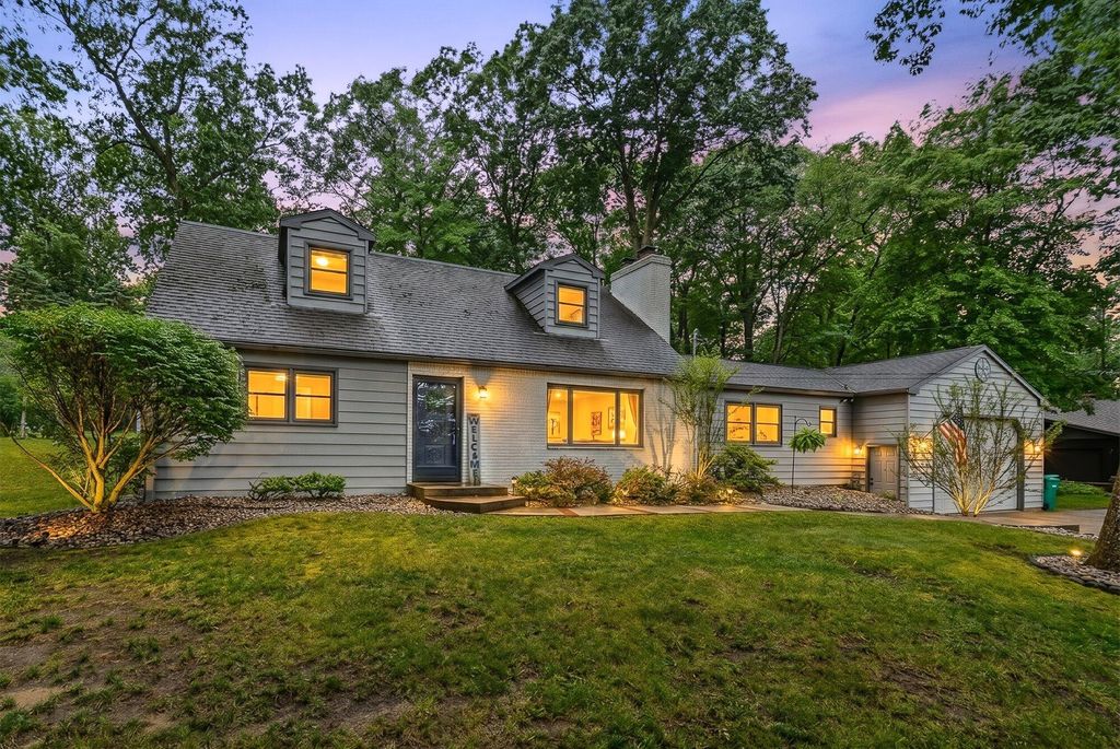 726 Lakeview Drive, Portage, MI 49002