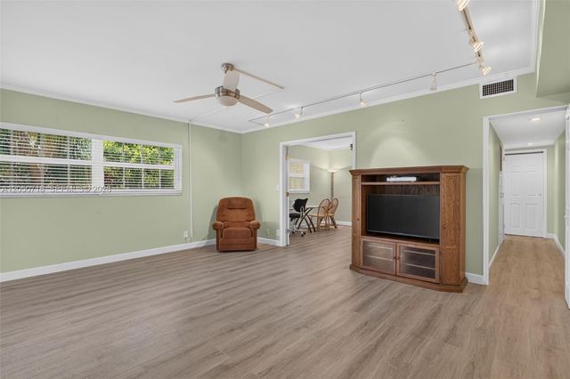 708 SE 7th Avenue 8, Pompano Beach, FL 33060