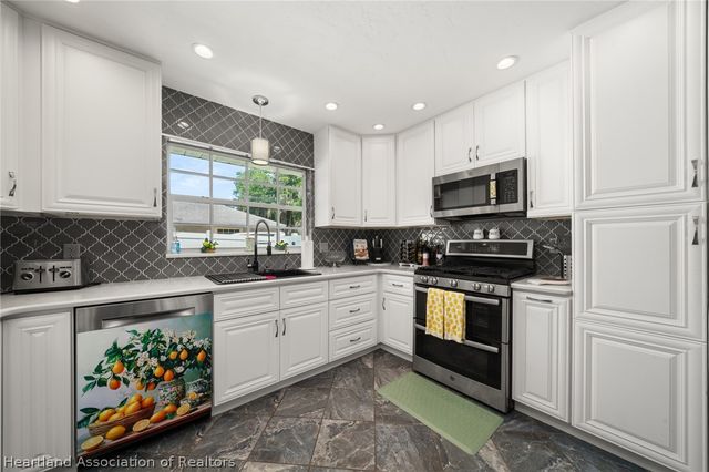 2830 Lakeview Drive, Sebring, FL 33870
