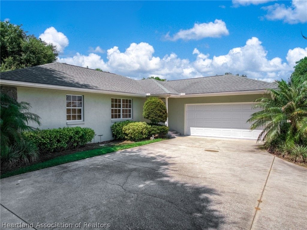 2830 Lakeview Drive, Sebring, FL 33870