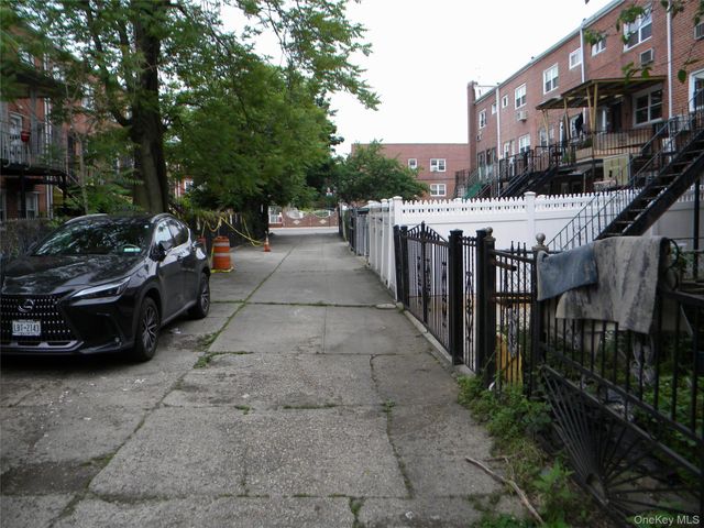 718 E 80th Street, Brooklyn, NY 11236