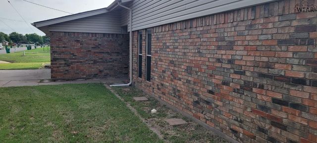 1011 PAWHUSKA DRIVE, Burkburnett, TX 76354