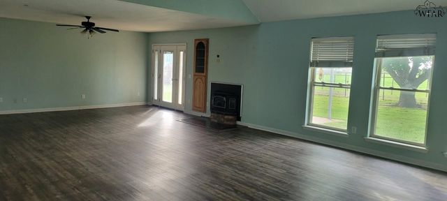 1011 PAWHUSKA DRIVE, Burkburnett, TX 76354