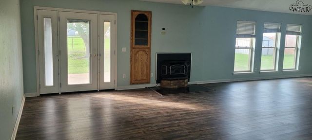 1011 PAWHUSKA DRIVE, Burkburnett, TX 76354