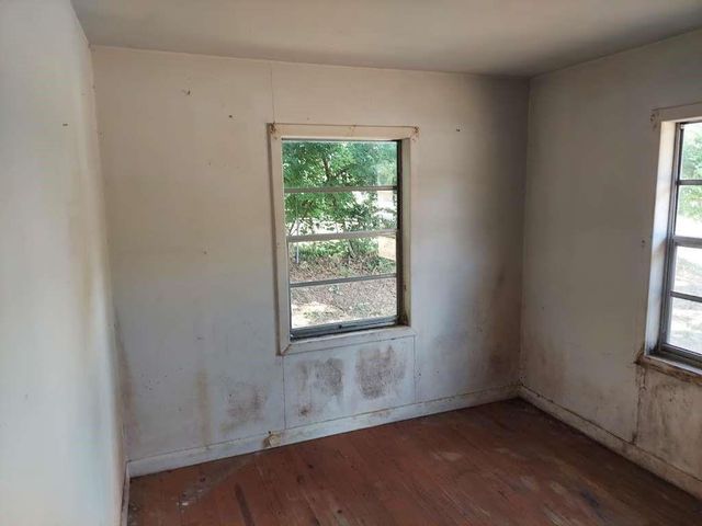 343 Nw Martin Luther King Drive, De Kalb, TX 75559