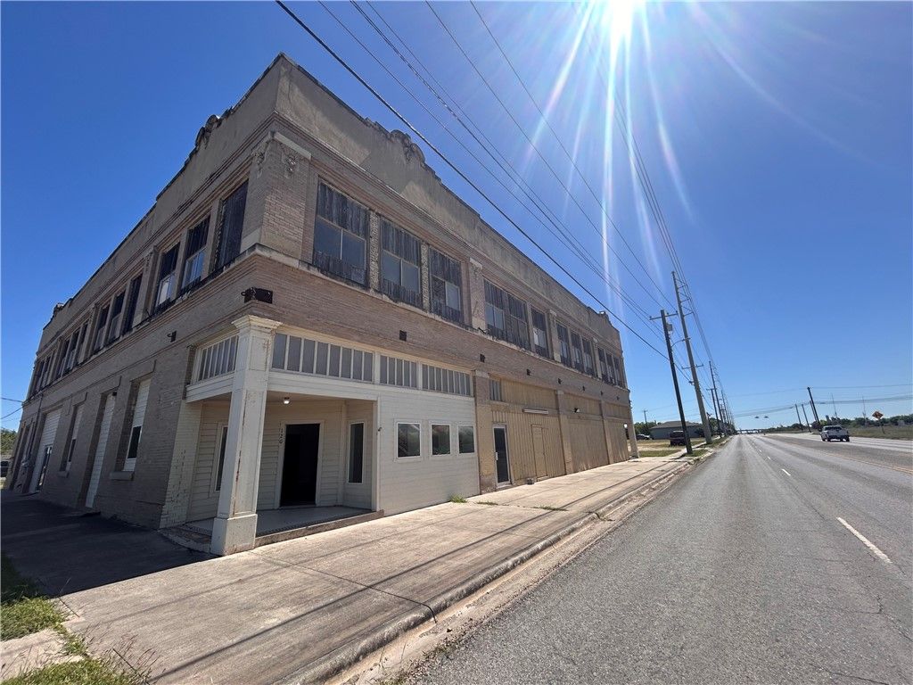 120 W 4th St, Gregory, TX 78359 — exterior
