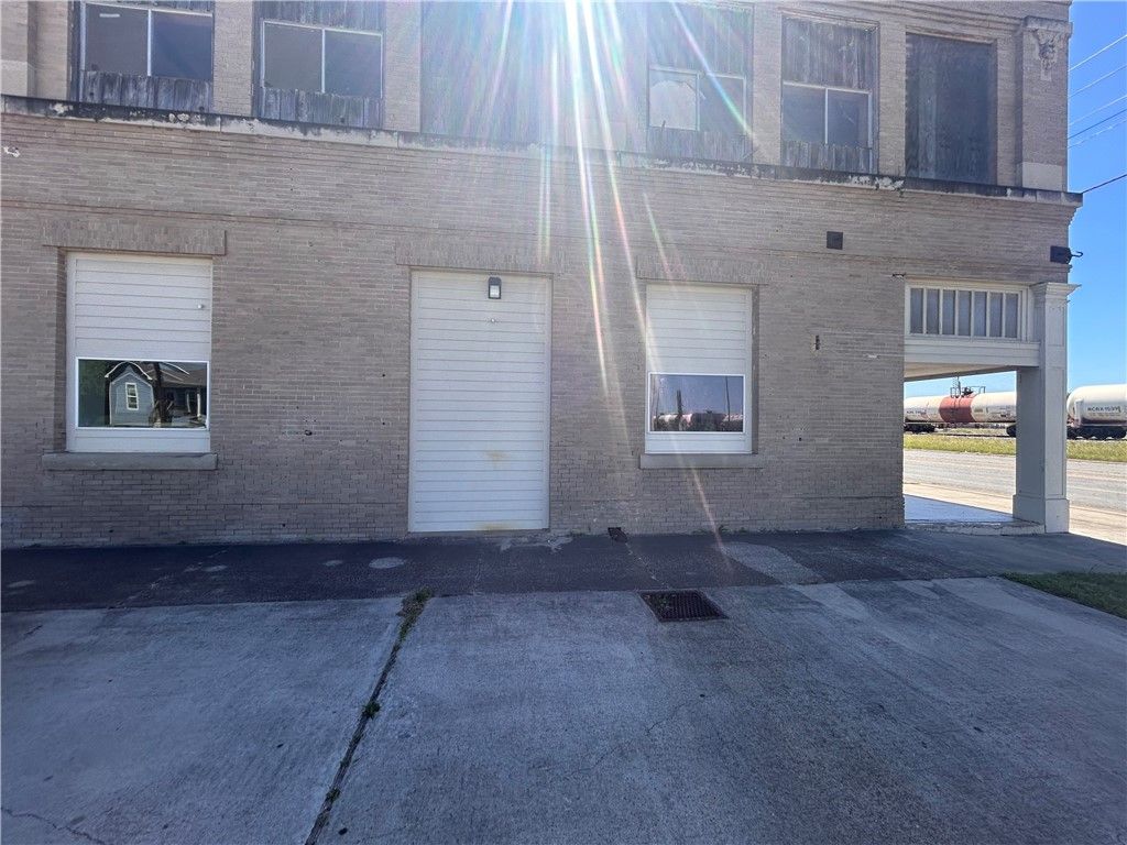 120 W 4th St, Gregory, TX 78359 — photo 3