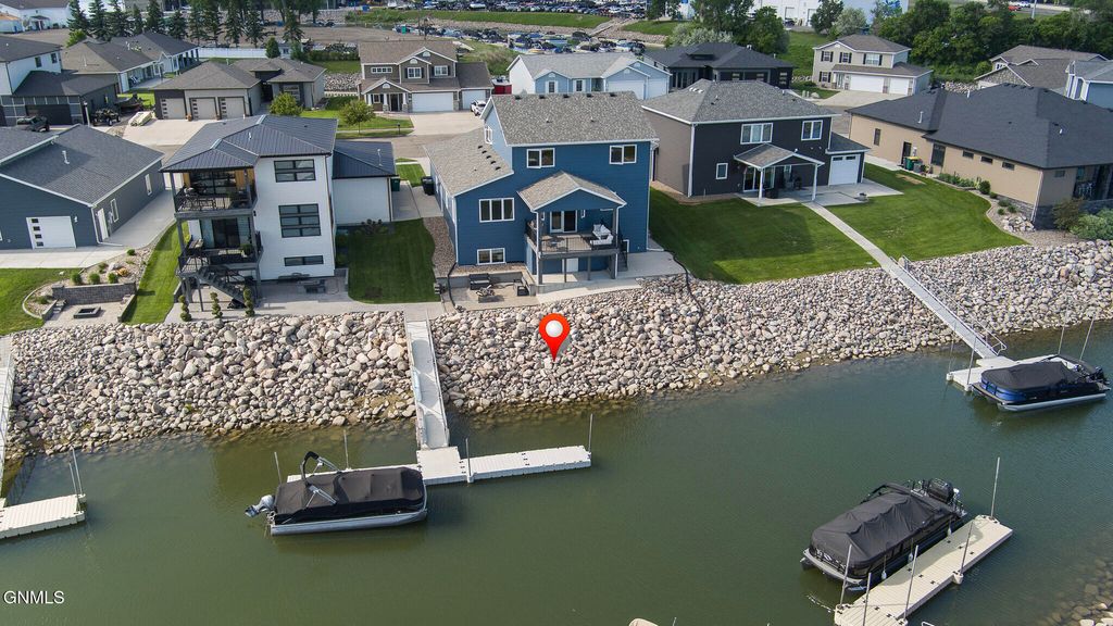 2323 Bayview Court SE, Mandan, ND 58554 photo 3