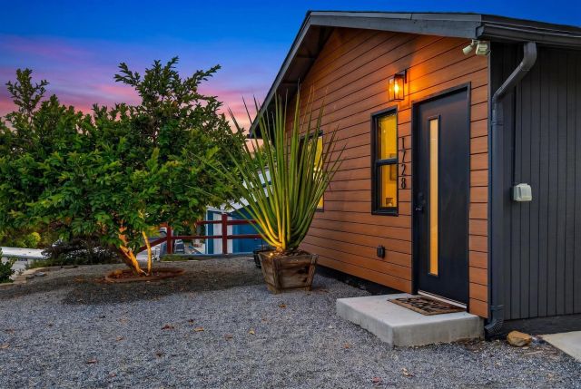 1726-28 Red Barn Road, Encinitas, CA 92024