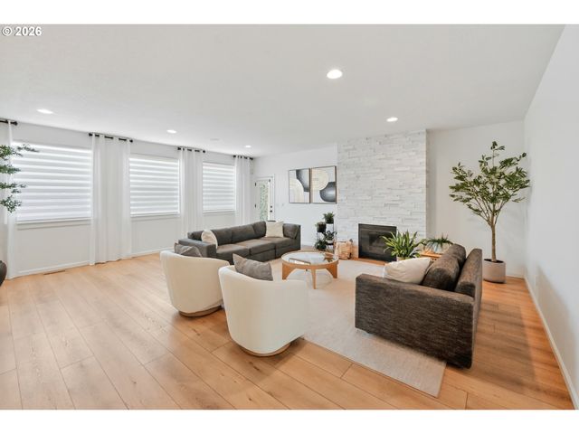 13620 Se SIERRA Dr, Happy Valley, OR 97015