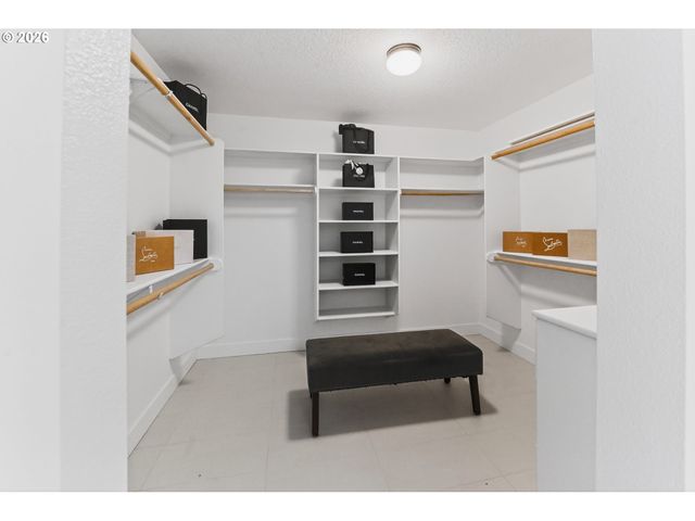 13620 Se SIERRA Dr, Happy Valley, OR 97015