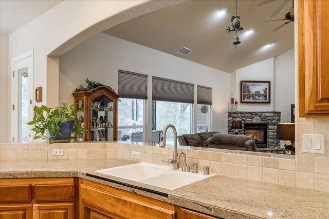 6101 Keeble Ln, Camino, CA 95709