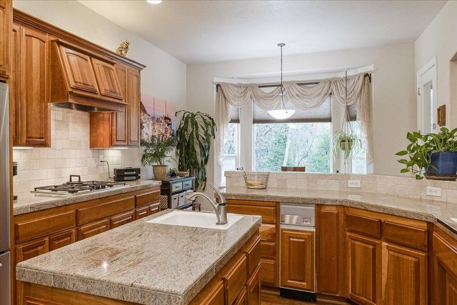 6101 Keeble Ln, Camino, CA 95709