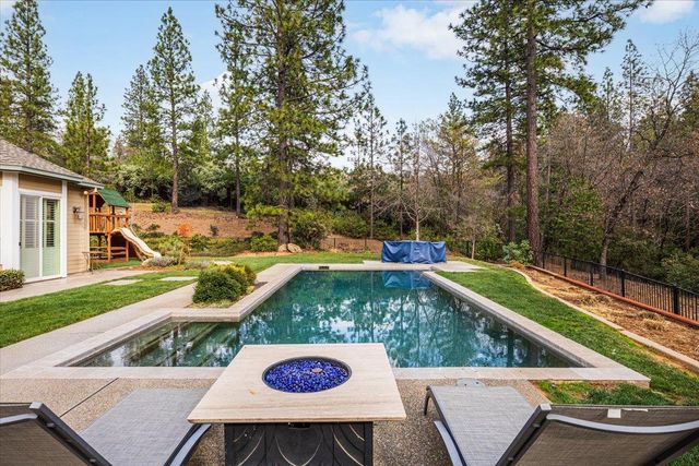 6101 Keeble Ln, Camino, CA 95709