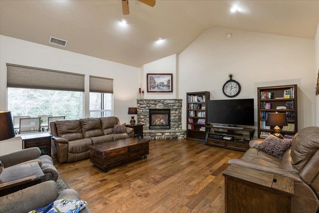 6101 Keeble Ln, Camino, CA 95709