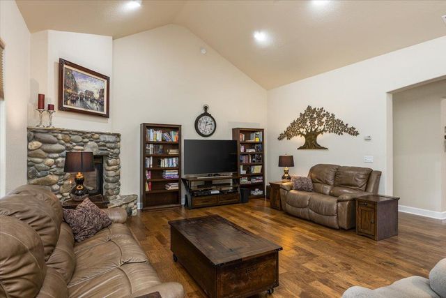 6101 Keeble Ln, Camino, CA 95709