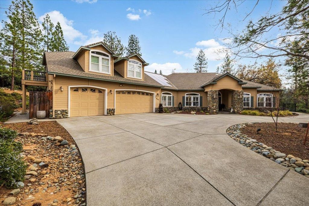 6101 Keeble Ln, Camino, CA 95709