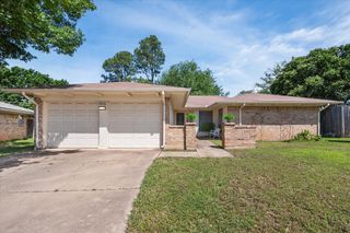 910 Cherry Laurel Lane, Arlington, TX 76012