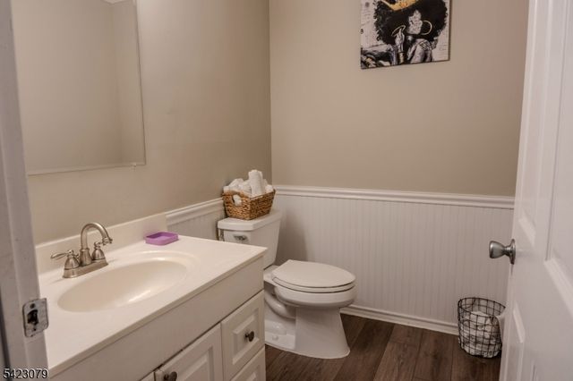 200 Sierra Ct, Woodbridge Twp., NJ 07095