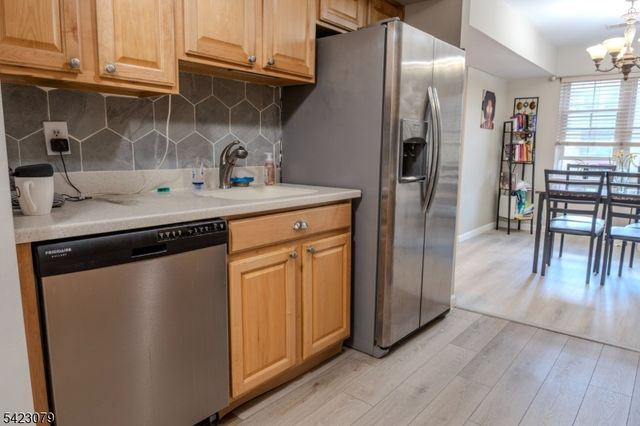 200 Sierra Ct, Woodbridge Twp., NJ 07095