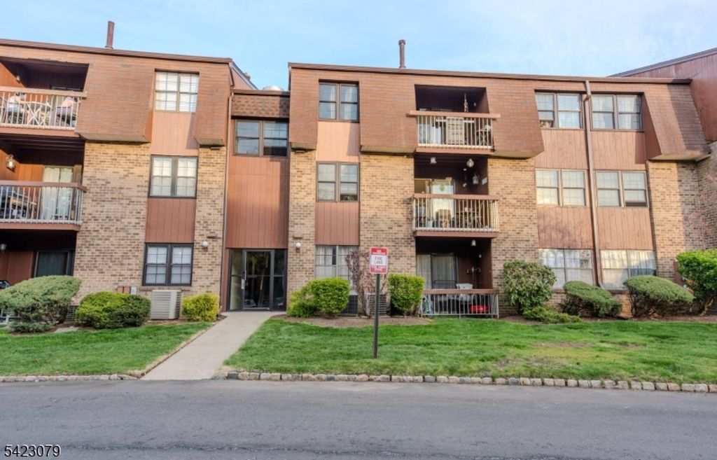 200 Sierra Ct, Woodbridge Twp., NJ 07095