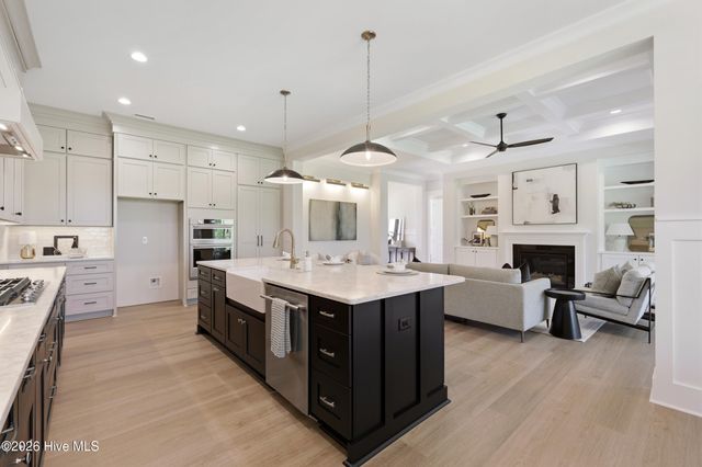 444 Crow Creek Drive NW, Calabash, NC 28467