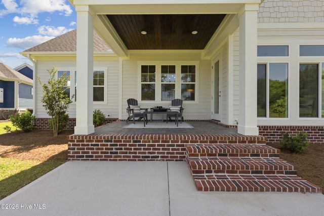444 Crow Creek Drive NW, Calabash, NC 28467