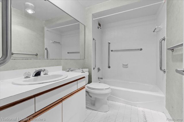 5000 Town Center 408, Southfield, MI 48075