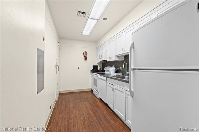 5000 Town Center 408, Southfield, MI 48075