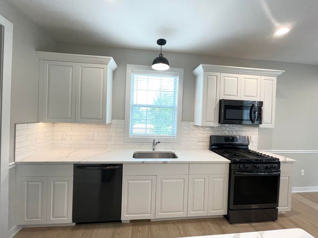 16612 Via Villagio Drive, Macomb, MI 48042