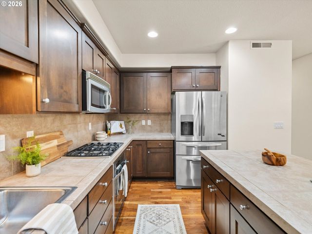 6285 Ne CARILLION Dr 104, Hillsboro, OR 97124