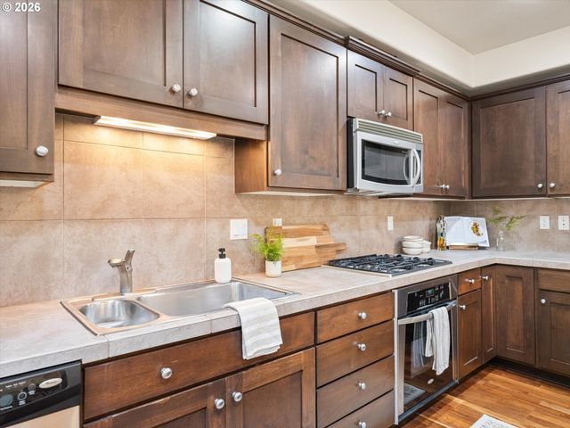 6285 Ne CARILLION Dr 104, Hillsboro, OR 97124