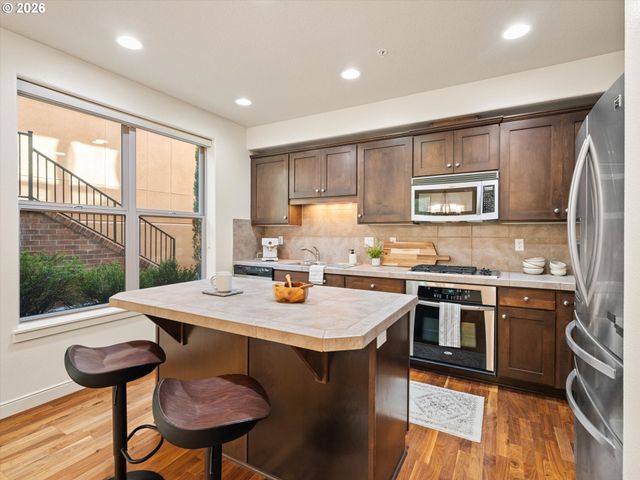 6285 Ne CARILLION Dr 104, Hillsboro, OR 97124