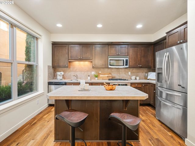 6285 Ne CARILLION Dr 104, Hillsboro, OR 97124