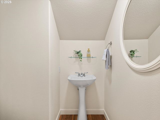 6285 Ne CARILLION Dr 104, Hillsboro, OR 97124