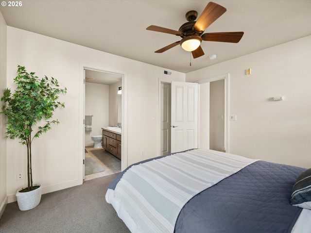 6285 Ne CARILLION Dr 104, Hillsboro, OR 97124