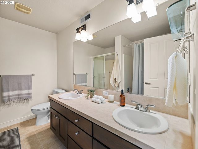 6285 Ne CARILLION Dr 104, Hillsboro, OR 97124