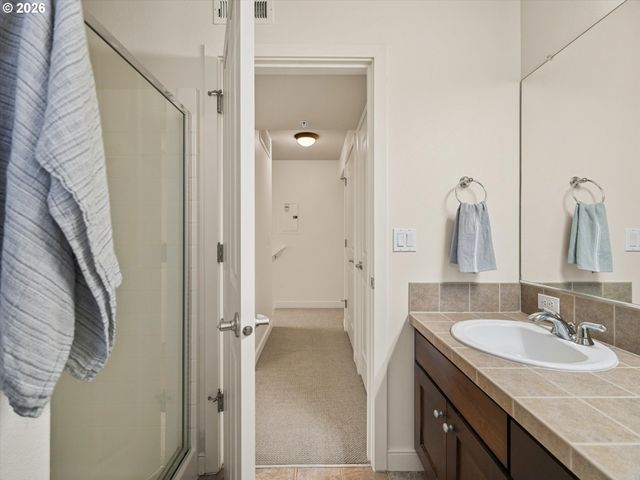 6285 Ne CARILLION Dr 104, Hillsboro, OR 97124