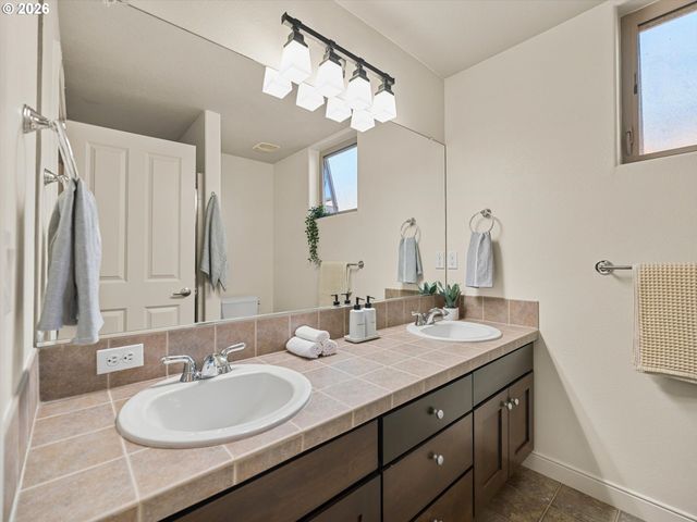 6285 Ne CARILLION Dr 104, Hillsboro, OR 97124