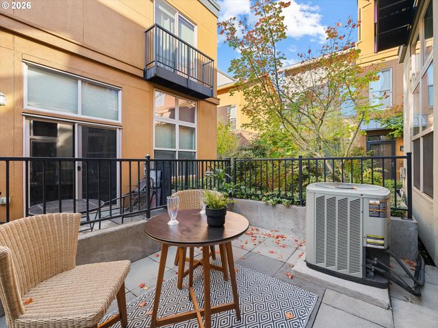 6285 Ne CARILLION Dr 104, Hillsboro, OR 97124