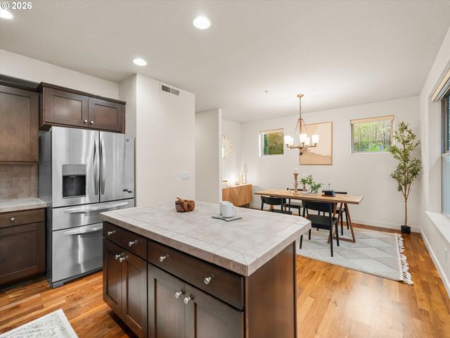 6285 Ne CARILLION Dr 104, Hillsboro, OR 97124