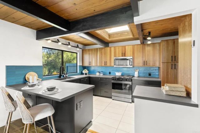 1004 W Walnut Ave., San Diego, CA 92103