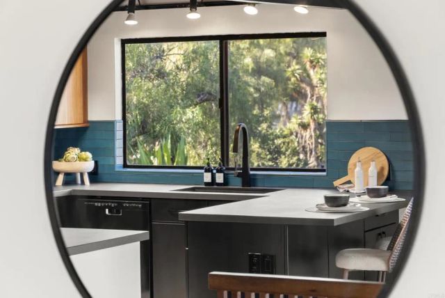 1004 W Walnut Ave., San Diego, CA 92103